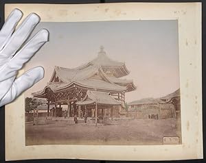 Bild des Verkufers fr Fotografie unbekannter Fotograf, Ansicht Kioto, Rokkaku-do, Buddhistischer Tempel, Rckseite Kamakura Tempel zum Verkauf von Bartko-Reher