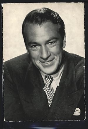 Ansichtskarte Schauspieler Gary Cooper lächelnd im Anzug porträtiert