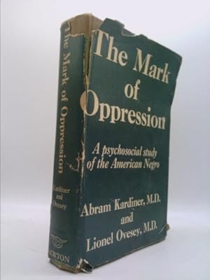 Bild des Verkufers fr The Mark of Oppression: Explorations in the Personality of the American Negro Paperback zum Verkauf von ThriftBooksVintage