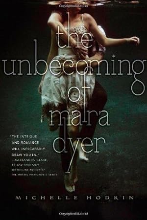 Imagen del vendedor de The Unbecoming of Mara Dyer: Volume 1 (Mara Dyer Trilogy) a la venta por WeBuyBooks