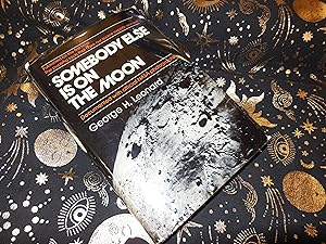 Immagine del venditore per Somebody Else Is on the Moon venduto da Veronica's Books