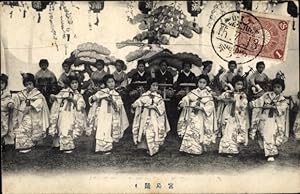 Ansichtskarte / Postkarte Japan, Menschen in japanischer Tracht, Fest, Gruppenbild