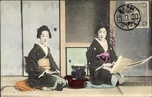 Ansichtskarte / Postkarte Japan, Mädchen in japanischer Tracht, Wohnstube, Teekanne