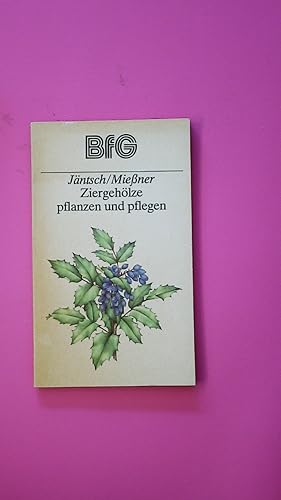 Bild des Verkufers fr ZIERGEHLZE PFLANZEN UND PFLEGEN. zum Verkauf von Butterfly Books GmbH & Co. KG