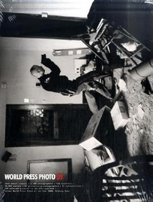 Immagine del venditore per World Press Photo 09 venduto da WeBuyBooks