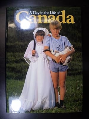 Seller image for A Day in the Life of Canada for sale by Buchfink Das fahrende Antiquariat