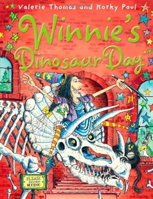 Bild des Verkufers fr Winnie's Dinosaur Day zum Verkauf von WeBuyBooks