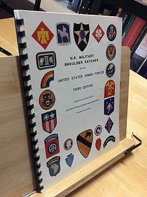 Image du vendeur pour Uniform Insignia of the United States Military Forces mis en vente par Zulu Books
