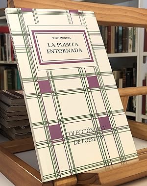Seller image for La Puerta Entornada for sale by La Bodega Literaria