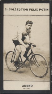 Photographie de la collection Félix Potin (4 x 7,5 cm) représentant : Willy Arend, coureur cyclis...