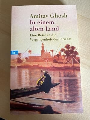 Seller image for In einem alten Land : eine Reise in die Vergangenheit des Orients. Dt. von Matthias Mller / Goldmann ; 72997 : btb for sale by Bcherbazaar