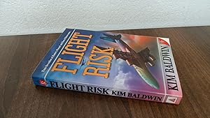 Imagen del vendedor de Flight Risk a la venta por BoundlessBookstore