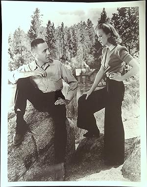 Image du vendeur pour High Sierra 8 X 10 Still 1940 Humphrey Bogart & Ida Lupino! mis en vente par AcornBooksNH
