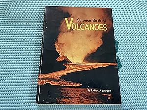 Seller image for SCIENCE BOOK OF VOLCANOES for sale by Betty Mittendorf /Tiffany Power BKSLINEN