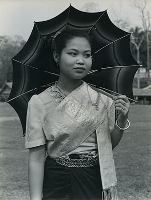 Indochina Young Woman portrait Umbrella Old Photo 1950 #5