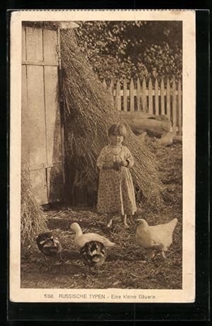 Bild des Verkufers fr Ansichtskarte Eine kleine russische Buerin mit Hhnern und Enten zum Verkauf von Bartko-Reher