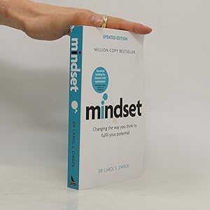 Bild des Verkufers fr Mindset : changing the way you think to fulfil your potential zum Verkauf von Bookbot