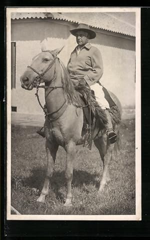 Postcard Südamerika, Einheimischer auf seinem Pferd