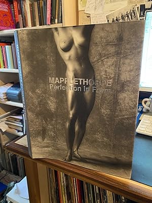 Image du vendeur pour Robert Mapplethorpe: Perfection in Form / La perfezione nella forma mis en vente par Dreadnought Books