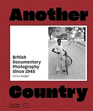 Bild des Verkufers fr Another Country: British Documentary Photography Since 1945 zum Verkauf von WeBuyBooks