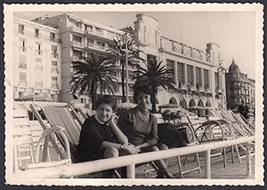 Francia 1950 - Nizza - Casino - Donne su sdraio lungomare - Foto vintage