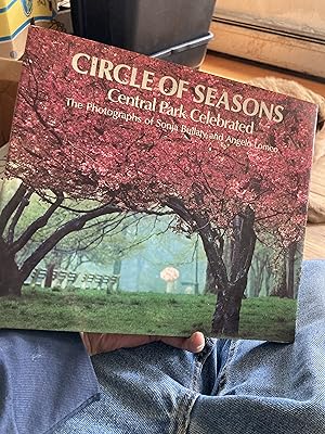 Immagine del venditore per Circle of Seasons: Central Park Celebrated venduto da A.C. Daniel's Collectable Books