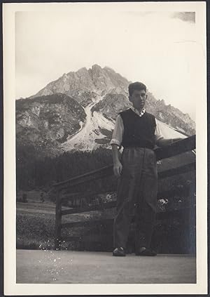 Ritratto di un uomo tra le Dolomiti - 1950 Fotografia vintage