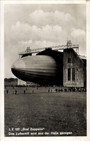 Ansichtskarte / Postkarte Luftschiff LZ 127 Graf Zeppelin wird aus der Halle gezogen, Friedrichsh...