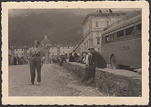 Italia, Turisti in luogo da identificare, Autobus, 1940 Foto vintage