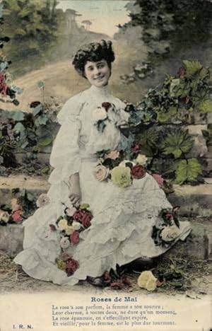 Ansichtskarte / Postkarte Frau mit Blumenstrauß, Rosen, Weißes Kleid, Garten