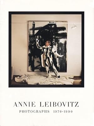 Immagine del venditore per Annie Leibovitz, Photographs, 1970-1990 [Catalogue for Exhibition, International Center of Photography (New York) in Conjunction with the National Portrait Gallery, Smithsonian Institution, 1991] venduto da Katsumi-san Co.