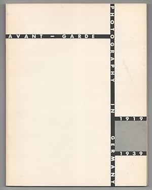 Bild des Verkufers fr Avant-Garde Photography in Germany 1919 1939 zum Verkauf von Jeff Hirsch Books, ABAA