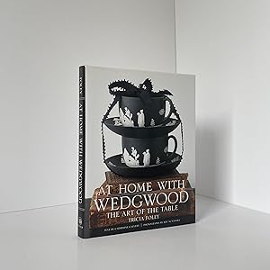 Imagen del vendedor de At Home With Wedgwood, The Art Of The Table a la venta por Riveting Books