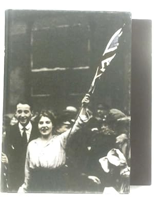 Bild des Verkufers fr The Long Weekend: A Social History of Great Britain 1918-1939 zum Verkauf von World of Rare Books