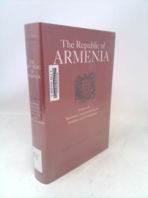 Bild des Verkufers fr The Republic of Armenia, Vol. IV: Between Crescent and Sickle - Partition and Sovietization zum Verkauf von ThriftBooksVintage