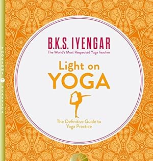 Imagen del vendedor de Light on Yoga: The Definitive Guide to Yoga Practice a la venta por WeBuyBooks