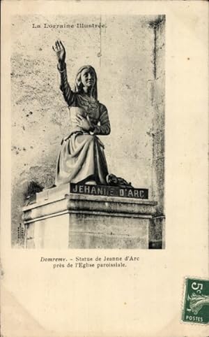 Ansichtskarte / Postkarte Domrémy la Pucelle Lothringen Vosges, Statue de Jeanne d'Arc pres de l'...