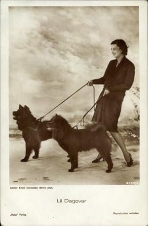 Ansichtskarte / Postkarte Schauspielerin Lil Dagover, Portrait mit zwei Hunden, Ross Verlag 4059 2