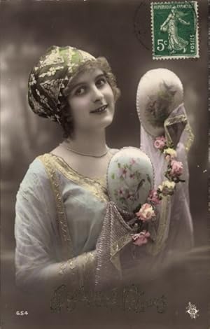 Ansichtskarte / Postkarte Glückwunsch Ostern, Joyeuses Paques, Frau mit Ostereiern