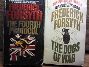 Imagen del vendedor de THE DOGS OF WAR / THE FOURTH PROTOCOL a la venta por The Book Abyss
