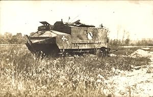 Foto Ansichtskarte / Postkarte Zerstörter feindlicher Panzer, I WK