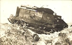 Foto Ansichtskarte / Postkarte Zerstörter französischer Panzer, I WK