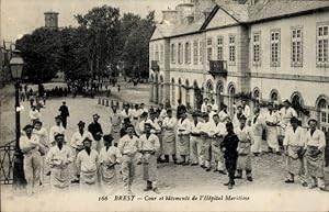 Ansichtskarte / Postkarte Brest Finistère, Cour et Batements de l'Hopital Maritime, Personal