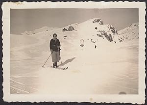 Italy 1936, Valsassina (Lecco), Piani di Bobbio, Woman on ski slope, Vintage photography