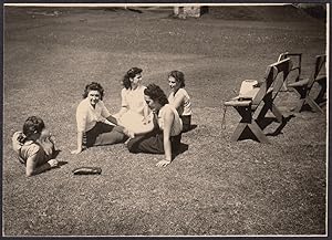 Italy 1939, Menaggio (Como), Women sitting in a golf course, Vintage photography