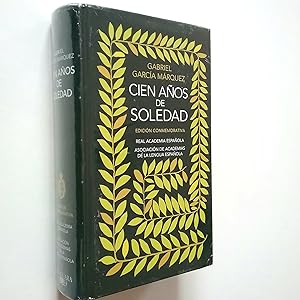 Immagine del venditore per Cien aos de soledad (Edicin conmemorativa, revisada por el autor) venduto da MAUTALOS LIBRERA