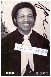 Bild des Verk�ufers f�r JOE CURTIS (1936 Kapstadt, S�dafrika) S�nger / Singer zum Verkauf von Herbst-Auktionen