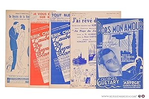 Bild des Verk�ufers f�r 5 partititions musicales (fox-trot chant�). Pt. format: 1) Battaille-Henri et Ch. Pothier (paroles) et Ren� Mercier (musique). Je vous aime. Fox-trot. Le succ�s de la revue de Marigny 1922 chant� et dans� par Fabris et Gilbert Battaille. - 2) Lucien Besnard et Ren� Dorin (adaption fran�aise), Robert Stolz (musique). Tout bleu, tout bleu. Slow-fox, no 2 de l'op�rette "L'auberge du cheval blanc" chant� par Rose Carday et Andr� Goavec au th��tre Mogador. - 3) --(m�me contributeurs) & Anton Profes (musique). Je vous emm�nerai sur mon joli bateau. Fox-trot, no 7 dans l'op�rette "L'auberge.". Th��tre Mogador. - 4) Ren� Sarvil (lyrics), Vincent Scotto (musique). J'ai r�v� d'une fleur. Slow fox dans l'op�rette Marseillaise "Au pays du soleil" chant� par Alibert et Jenny H�lia. - 5) Max Fran�ois (paroles), Jean Delettre (musique). Dors mon amour. Fox moderato. La plus belle chanson de charme cr��e par Georges Gu�tary (Disque Path�). zum Verkauf von Emile Kerssemakers ILAB