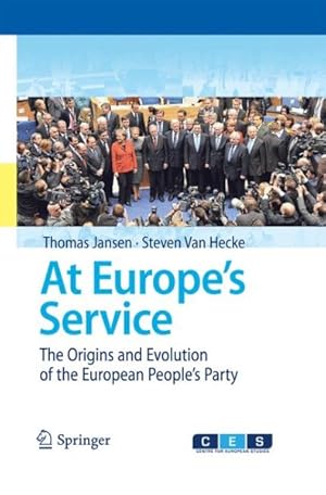 Imagen del vendedor de At Europe's Service : The Origins and Evolution of the European People's Party a la venta por GreatBookPrices