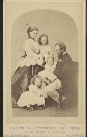 CdV Prinz und Prinzessin Louis von Hessen mit ihren Kindern - Fotograf Hills u. Saunders, Oxford